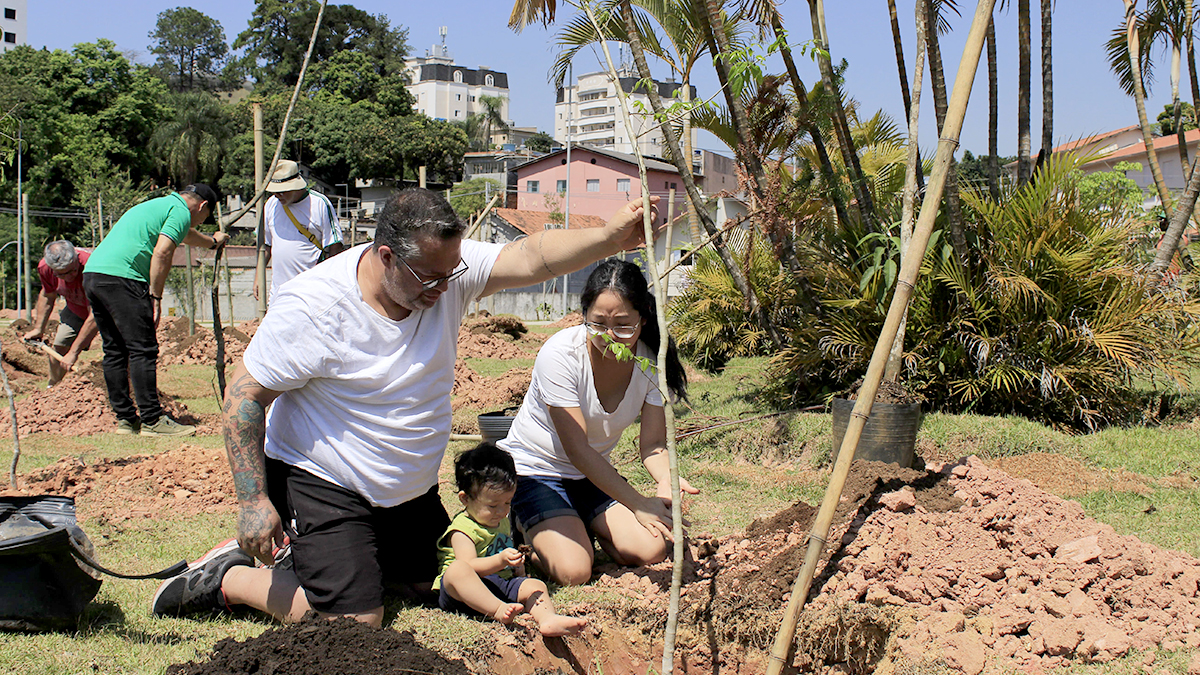 Barueri comemora Dia da Árvore plantio de 500 espécies nativas