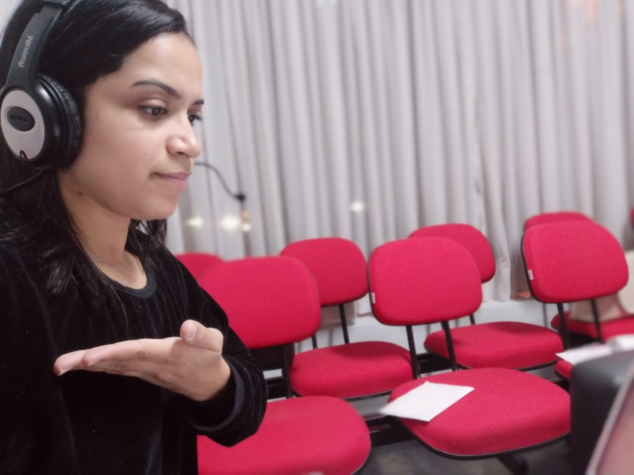 Governo de SP abre inscrições para curso gratuito de Libras - Jornal ARua