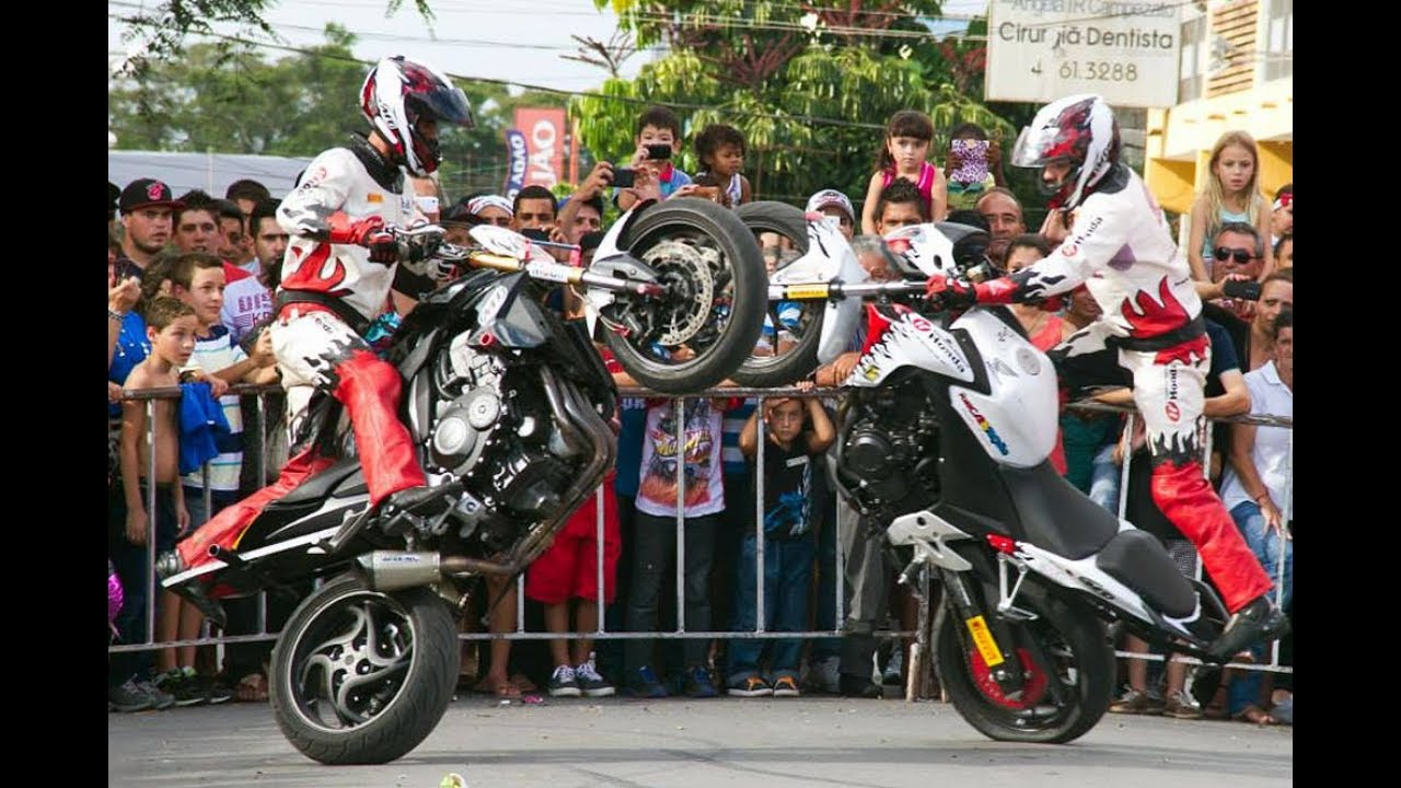 Barueri recebe show de acrobacias com motos em prol da APAE