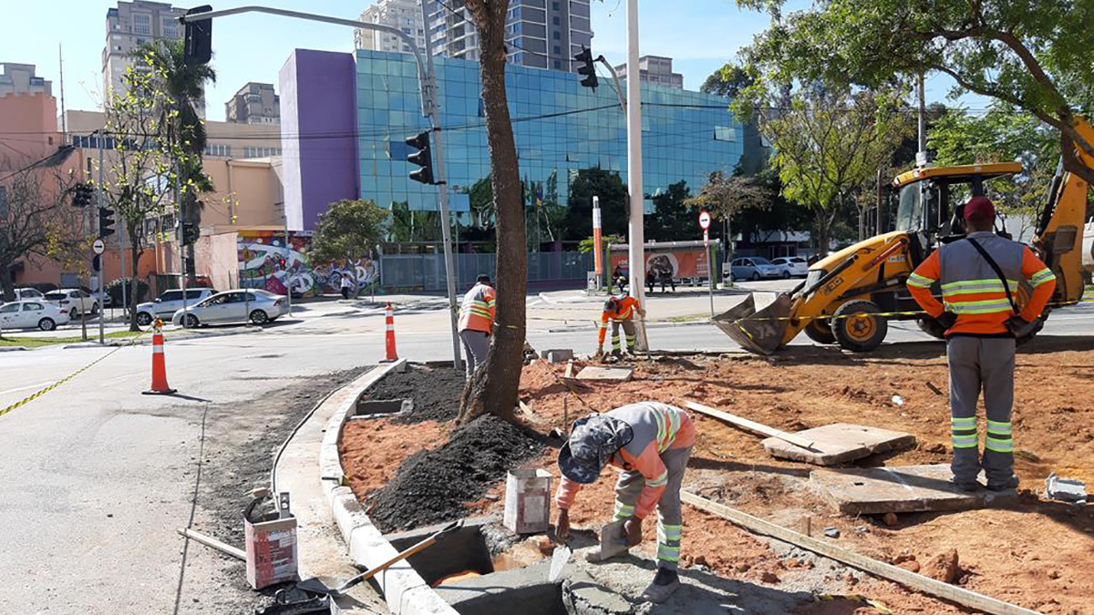 Praça da rotatória da Fieb Tech recebe obras de reforma e revitalização ...