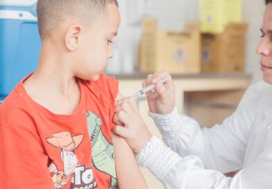Vacinação contra a gripe é liberada para o público em geral em Cotia