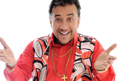 Paulinho Gogó se apresenta pela primeira vez em Santana de Parnaíba com show “Só e Bem Acompanhado”