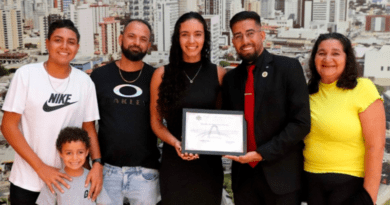 Câmara de Osasco reconhece jogadora Carolzinha por trajetória no basquete e projeção internacional Câmara de Osasco reconhece jogadora Carolzinha por trajetória no basquete e projeção internacional