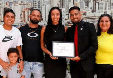 Câmara de Osasco reconhece jogadora Carolzinha por trajetória no basquete e projeção internacional Câmara de Osasco reconhece jogadora Carolzinha por trajetória no basquete e projeção internacional