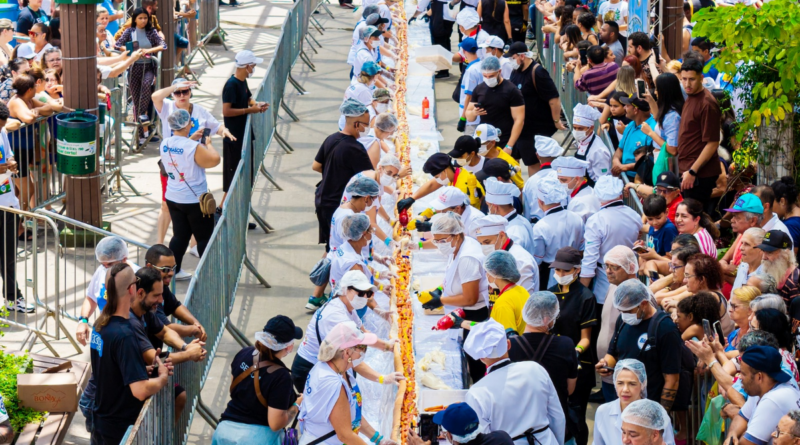 Cachorro-quente de 64 metros marca aniversário de Osasco