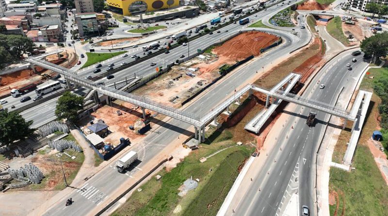 Barueri libera passarela modernizada no km 26 da Castello Branco