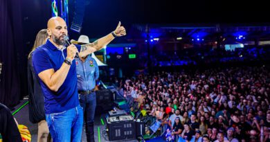 Prefeito e primeira-dama prestigiam abertura do Oz Festival 2026 em Osasco