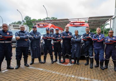 Santana de Parnaíba entrega kits de uniformes para profissionais do SAMU Santana de Parnaíba entrega kits de uniformes para profissionais do SAMU