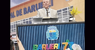 Barueri comemora 77 anos com sessão solene na Câmara e lançamento de selo especial