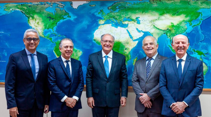 Rubens Furlan é recebido, em Brasília, pelo vice-presidente da república e pela cúpula nacional do PSB