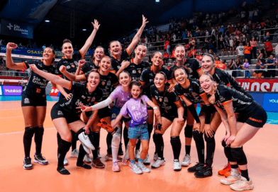 Osasco vence Sesi Bauru, confirma G-3 e celebra marca histórica de Camila Brait Osasco vence Sesi Bauru, confirma G-3 e celebra marca histórica de Camila Brait