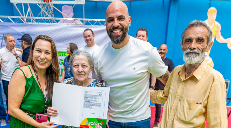 Prefeitura de Osasco entrega 499 títulos de regularização a moradores do Conjunto Vitória e Nova Esperança