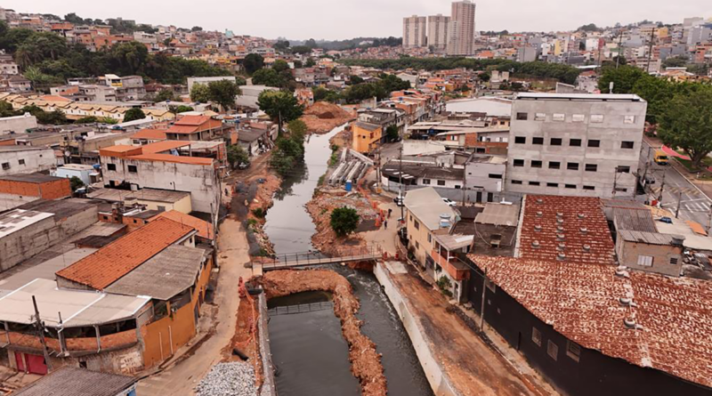 Barueri intensifica obras no Rio Cotia para reduzir enchentes no Maria Helena