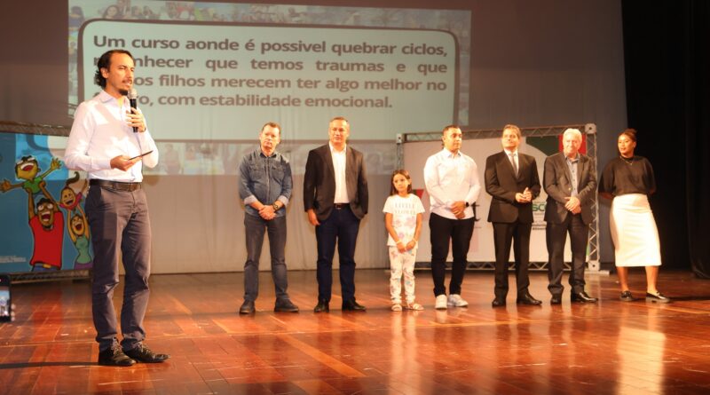 Osasco forma novas turmas de programas que reforçam vínculos familiares
