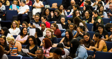 Inclusão na prática: auxiliares de classe passam por capacitação em Cotia