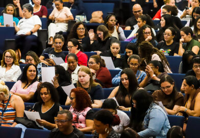 Inclusão na prática: auxiliares de classe passam por capacitação em Cotia