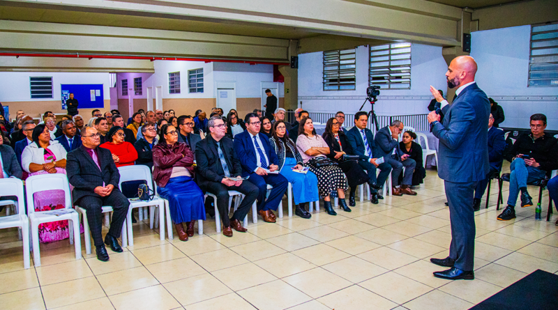 Prefeito de Osasco apresenta balanço de governo a pastores da Igreja Avivamento da Fé Prefeito de Osasco apresenta balanço de governo a pastores da Igreja Avivamento da Fé