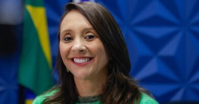 Após 11 anos de debate, Congresso aprova ensino de Política e Cidadania nas escolas Após 11 anos de debate, Congresso aprova ensino de Política e Cidadania nas escolas