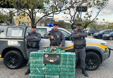 Polícia Rodoviária prende motorista com 257 kg de pasta base de cocaína e fuzil na Castello Branco, em São Roque