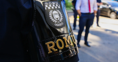 GCM de Osasco prende mulher por tráfico de drogas embaixo de ponte no Presidente Altino GCM de Osasco prende mulher por tráfico de drogas embaixo de ponte no Presidente Altino