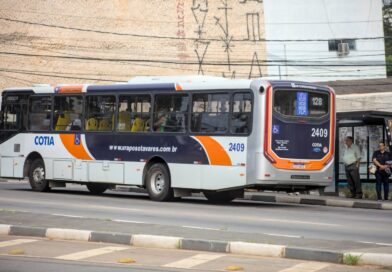 Prefeitura de Cotia notifica empresa de ônibus por cobrança indevida de tarifa Prefeitura de Cotia notifica empresa de ônibus por cobrança indevida de tarifa