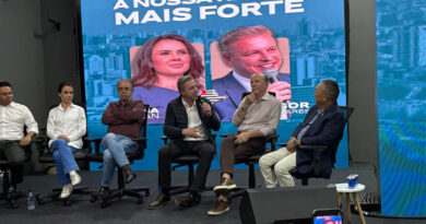 Bruna Furlan e Igor Soares oficializam pré-candidaturas com apoio de frente regional Bruna Furlan e Igor Soares oficializam pré-candidaturas com apoio de frente regional