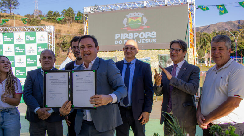 Prefeito Gregorio Maglio assina Termo com governo federal que prevê projeto piloto do Novo PAC para despoluição do Rio Tietê