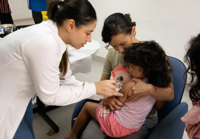 Vacinação nas escolas de Barueri acontece neste sábado para atualizar cadernetas de alunos e da população