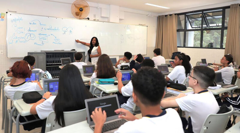 Mais de 62 mil alunos retornam às aulas na rede municipal de Barueri nesta segunda-feira (27)