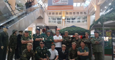 Exposição de veteranos reúne história militar e atrai público no Osasco Plaza Shopping