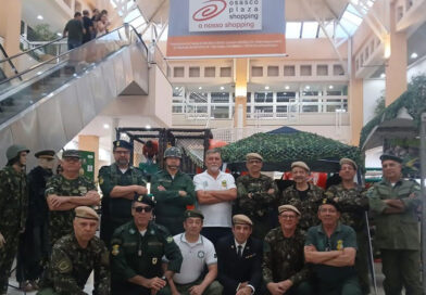 Exposição de veteranos reúne história militar e atrai público no Osasco Plaza Shopping