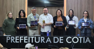 Welington Formiga homenageia diretores de escolas com melhores notas no IDEB de Cotia