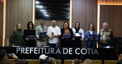 Cotia premia cinco escolas que se destacaram no Ideb 2025