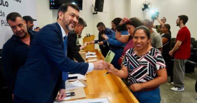 Polícia Civil devolve 268 celulares recuperados a vítimas de roubos e furtos em SP Polícia Civil devolve 268 celulares recuperados a vítimas de roubos e furtos em SP