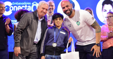 Programa Embaixadores Conecta OZ homenageia alunos e professores da rede municipal de ensino Programa Embaixadores Conecta OZ homenageia alunos e professores da rede municipal de ensino