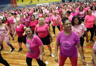 Balada Rosa reúne participantes em noite de dança e conscientização em Barueri