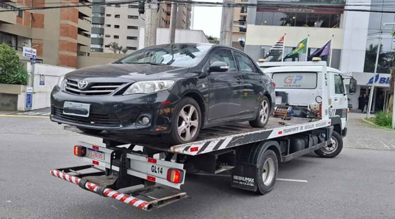 Fiscalização em Barueri apreende veículos com placa adulterada e restrição judicial Fiscalização em Barueri apreende veículos com placa adulterada e restrição judicial