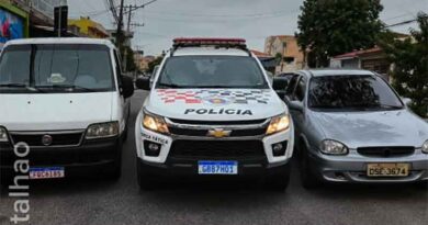 Força Tática prende dois suspeitos, liberta vítima e recupera van roubada em Osasco Força Tática prende dois suspeitos, liberta vítima e recupera van roubada em Osasco
