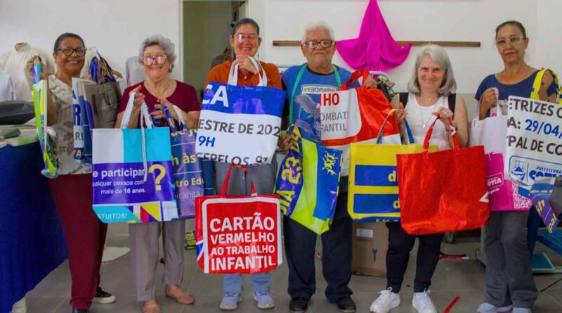 Cotia transforma lonas publicitárias em sacolas e incentiva empreendedorismo sustentável Cotia transforma lonas publicitárias em sacolas e incentiva empreendedorismo sustentável